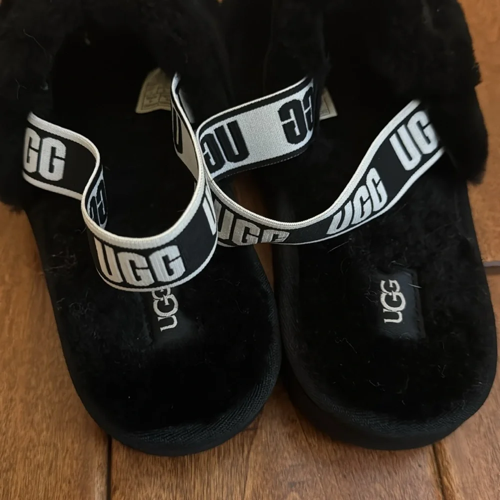 UGG Kids Black Fluff Slide Sandals with Logo Strap